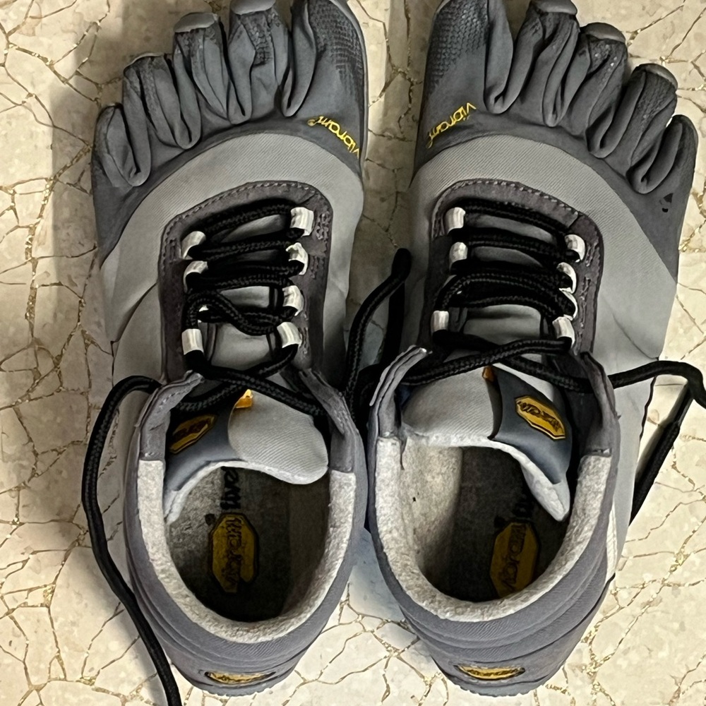 Vibram FiveFingers Insulated Gray Toe Shoes